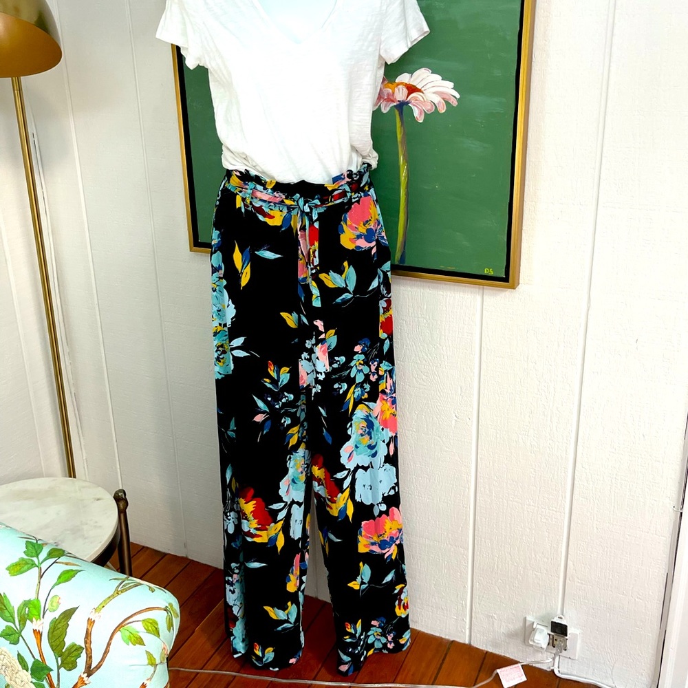 Cupio Floral Pants NWT
